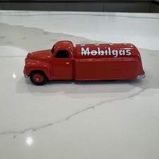 DINKY TOYS STUDEBAKER MOBILGAS