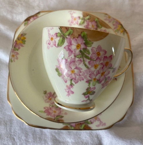 Old royal bone china trio - royal,