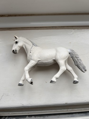 Rare retired schleich horse - rare,