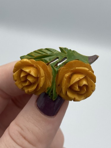 Bakelite carved brooch art - brooch,