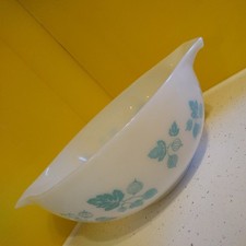 VINTAGE PYREX GOOSEBERRY LARGE
