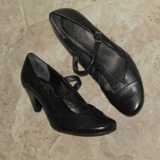 Clarks black leather T bar