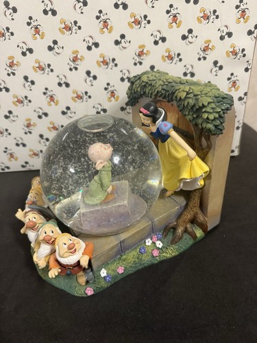 Disney snow white kissing - disney,