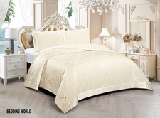 Velvet Bedspread Quilted Bed