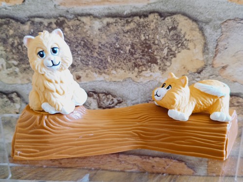 Vintage pound kitty - kitty, scene
