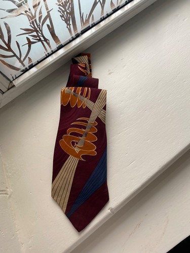 Beautiful vintage silk tie
