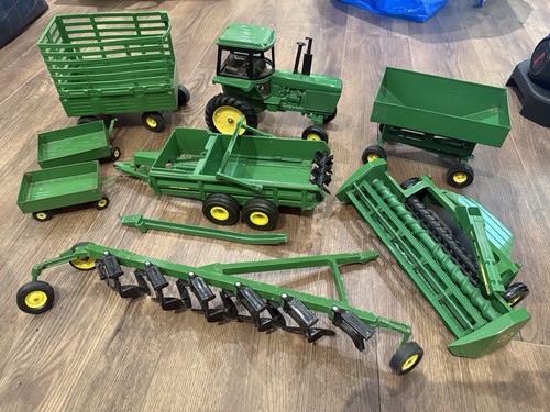 Lot vintage ertl 16 john - lot,