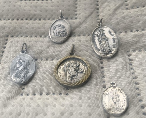 Vintage religious pendants - 5,