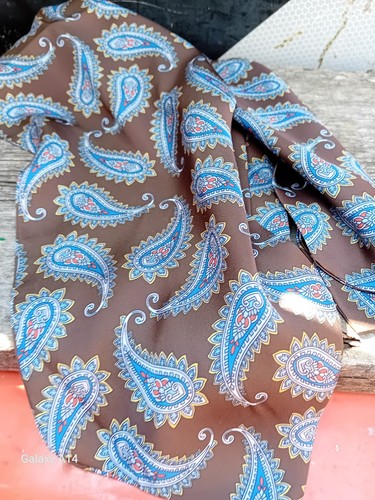 Brown with swirls paisley - ,