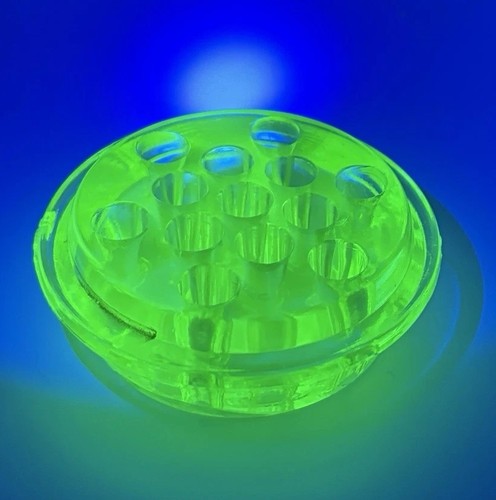 Green depression uranium glass - green,