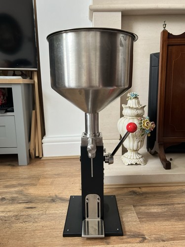 Filling machine for - filling, creams
