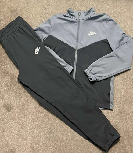 Nike boys yrs grey black - 11-12,