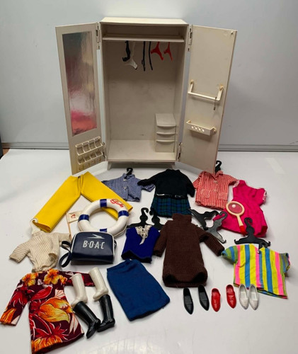 Sindy vintage 70s wardrobe - sindy,
