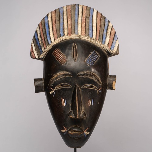 0978 kulango mask with stand - mask,