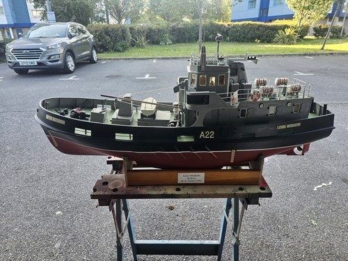 Loyal mediator model boat - loyal,