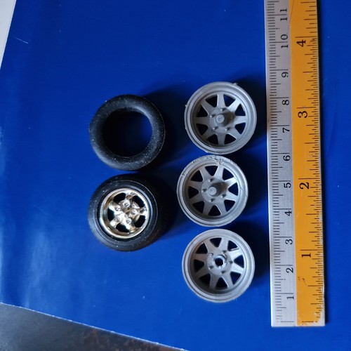 Spares tyres - 1:25, 1:32