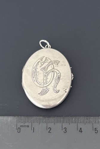 Engraved initials antique - initials, o.h