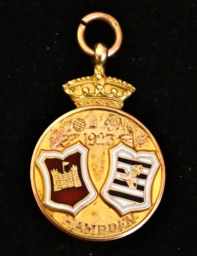 1gm 9ct gold football - 15.1gm,