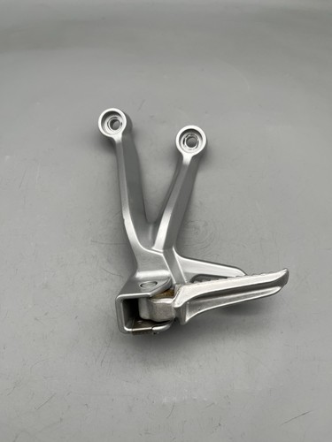 Suzuki gsxr1000 footrest - suzuki,
