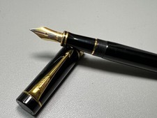 1990 Parker Duofold  International Fountain Pen 18k Gold Medium Nib England