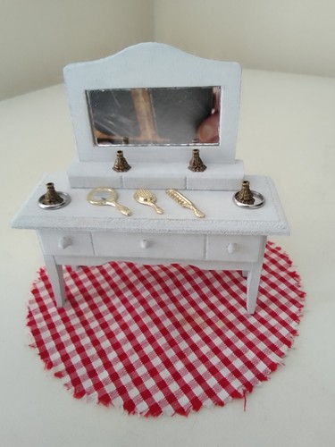 Dolls house dressing table - dolls, +