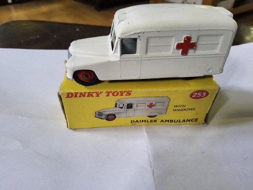 Dinky 253 daimler ambulance - 253,