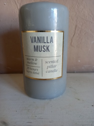 Vanilla musk scented pillar - vanilla,