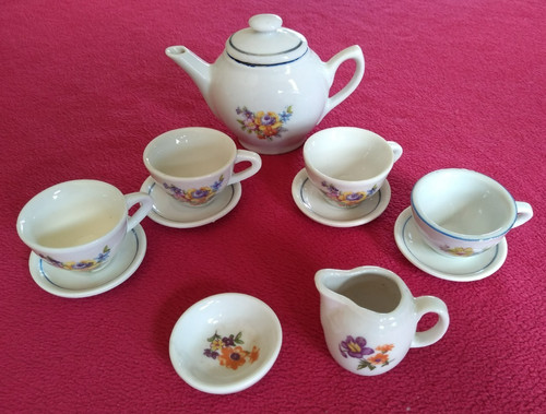 Vintage and boxed twelve piece - boxed,