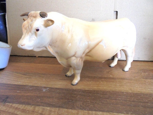 Beswick charolais bull model - charolais,