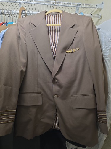 United airlines pilot - pilot, uniform