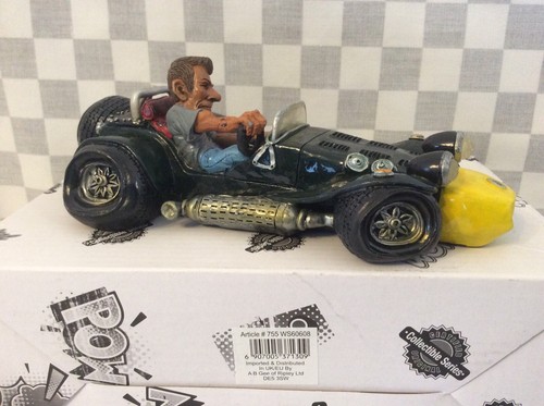 Resin caricature old car - caricature,