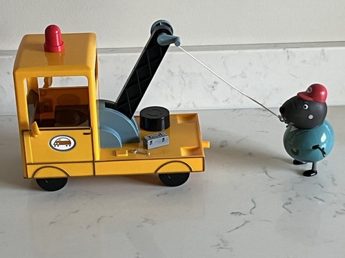 Peppa pig grandad dogs tow - pig,