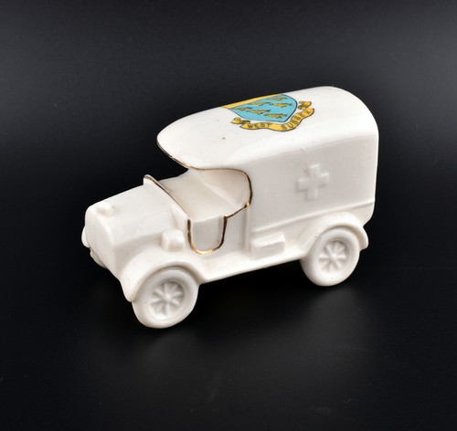 Unmarked crested china ww1 red - crested,