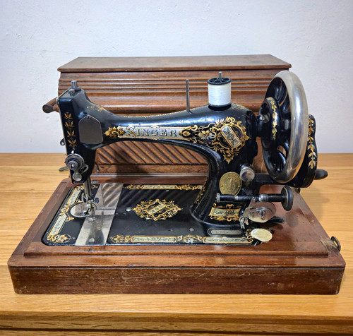 Singer 127 vintage hand crank - vintage,