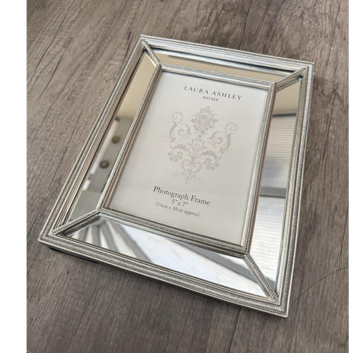 Laura ashley champagne - laura,