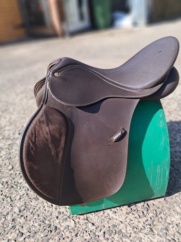 Inch brown wintec saddle - 17,