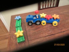 DUPLO LEGO PUSHALONG TRACTOR TRAILER TOW FLOWER GARDEN MAN PLAYFIGURE SIT STANDS