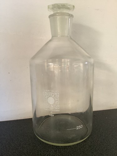 Vintage clear glass chemistry - clear,