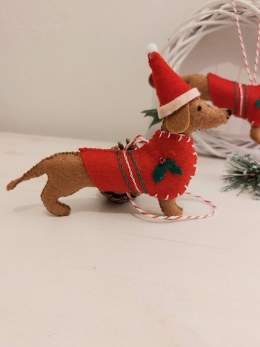Felt dachshund festive - in,