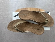 DKNY Thong Shoes In Gold