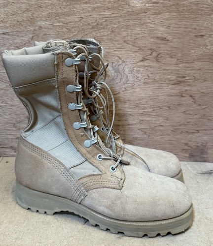 Military issue desert boots - us,