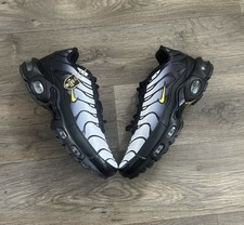 Black and white nike tns never