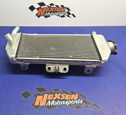 Right engine radiator - 🏁,