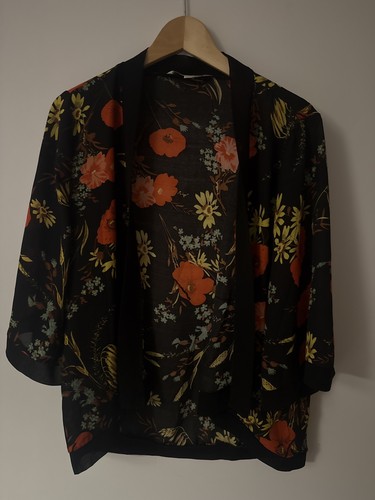 Yumi black floral kimono - black,
