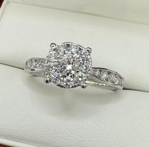 18ct white gold - round, cluster