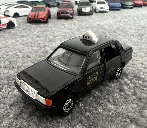 Tomica toyota crown comfort - crown,