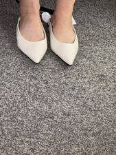 White Wide Fit Flat Pointed