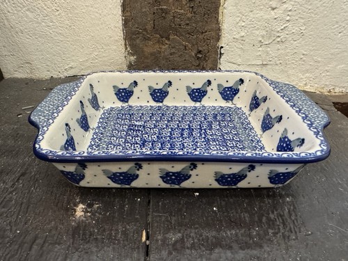 Oven dish with handles