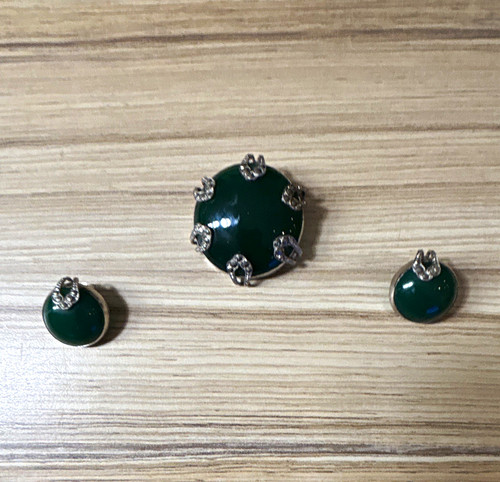 Green round cabochon brooch - cabochon,