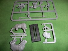 WARHAMMER PLASTIC BRETONNIAN KNIGHT OF THE REALM   LOT 3
